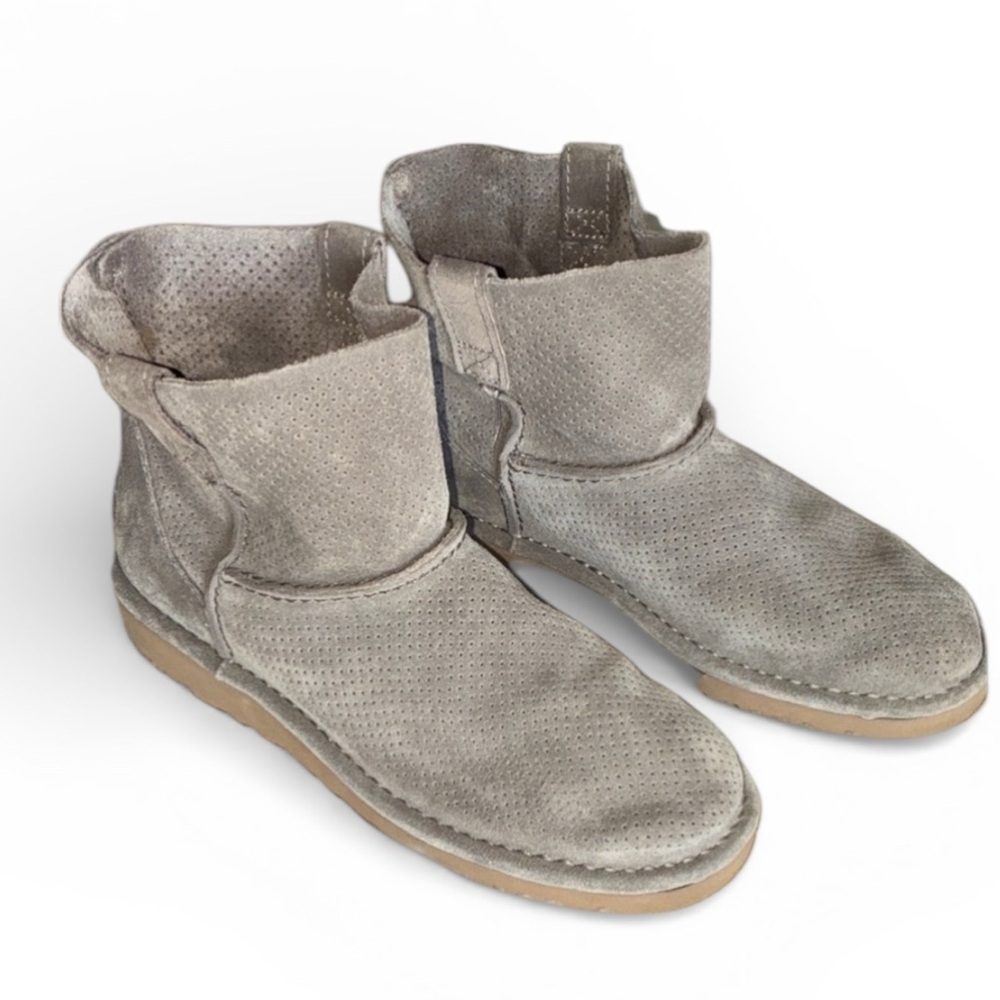 Ugg Ankle Boots, Women's 7 EUC tan, taupe, perforated suede (without shearling).